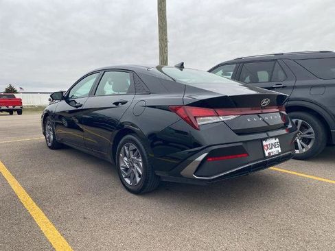 Used 2024 Hyundai Elantra SEL image 12