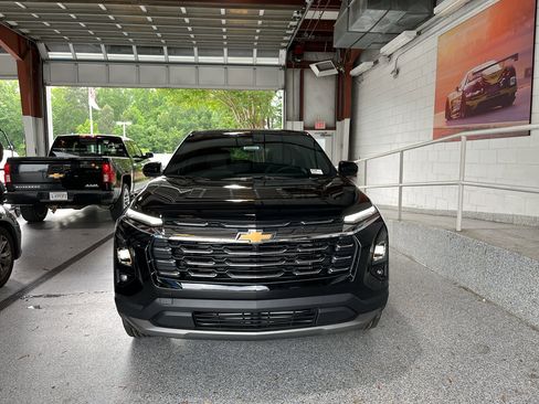 New 2026 Chevrolet Equinox LT FWD image 2