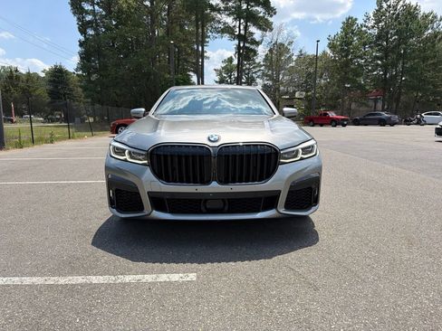 Used 2022 BMW 750i xDrive w/ Executive Package AWD/4WD image 3