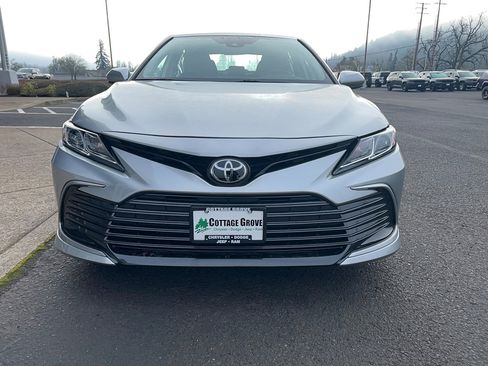 Used 2022 Toyota Camry LE image 4
