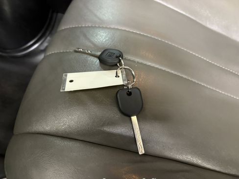 Used 2019 Chevrolet Express 3500 w/ Driver Convenience Package image 27