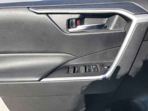 Used 2021 Toyota RAV4 XLE Premium image 31