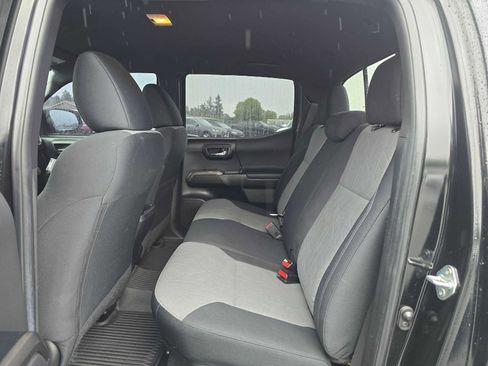 Used 2022 Toyota Tacoma TRD Off-Road w/ Technology Package AWD/4WD image 16