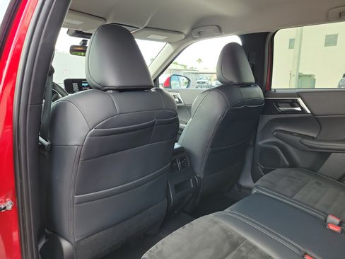 Used 2024 Mitsubishi Outlander SE FWD image 14