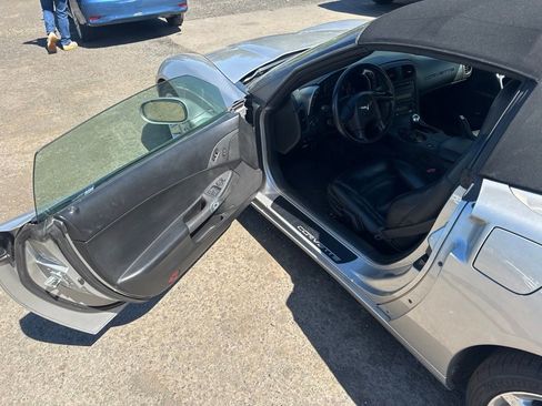 Used 2005 Chevrolet Corvette Convertible w/ Preferred Equipment Group RWD image 27