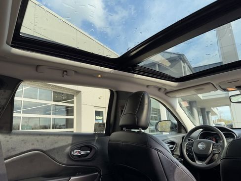 Used 2022 Jeep Cherokee Latitude Lux w/ Sun & Sound Group AWD/4WD image 37