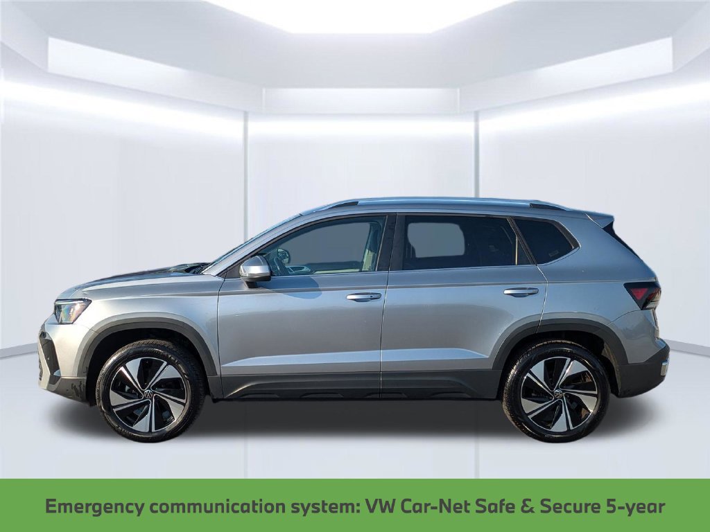 Used 2025 Volkswagen Taos SE AWD/4WD image 2