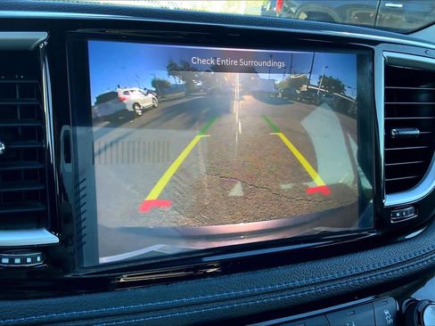 Used 2021 Chrysler Pacifica Touring image 24