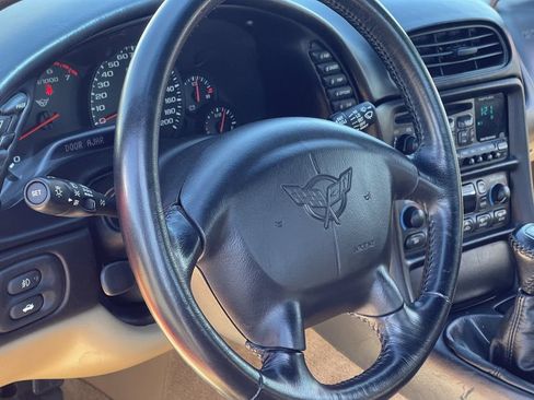 Used 2001 Chevrolet Corvette Convertible w/ Preferred Equipment Group2 RWD image 21