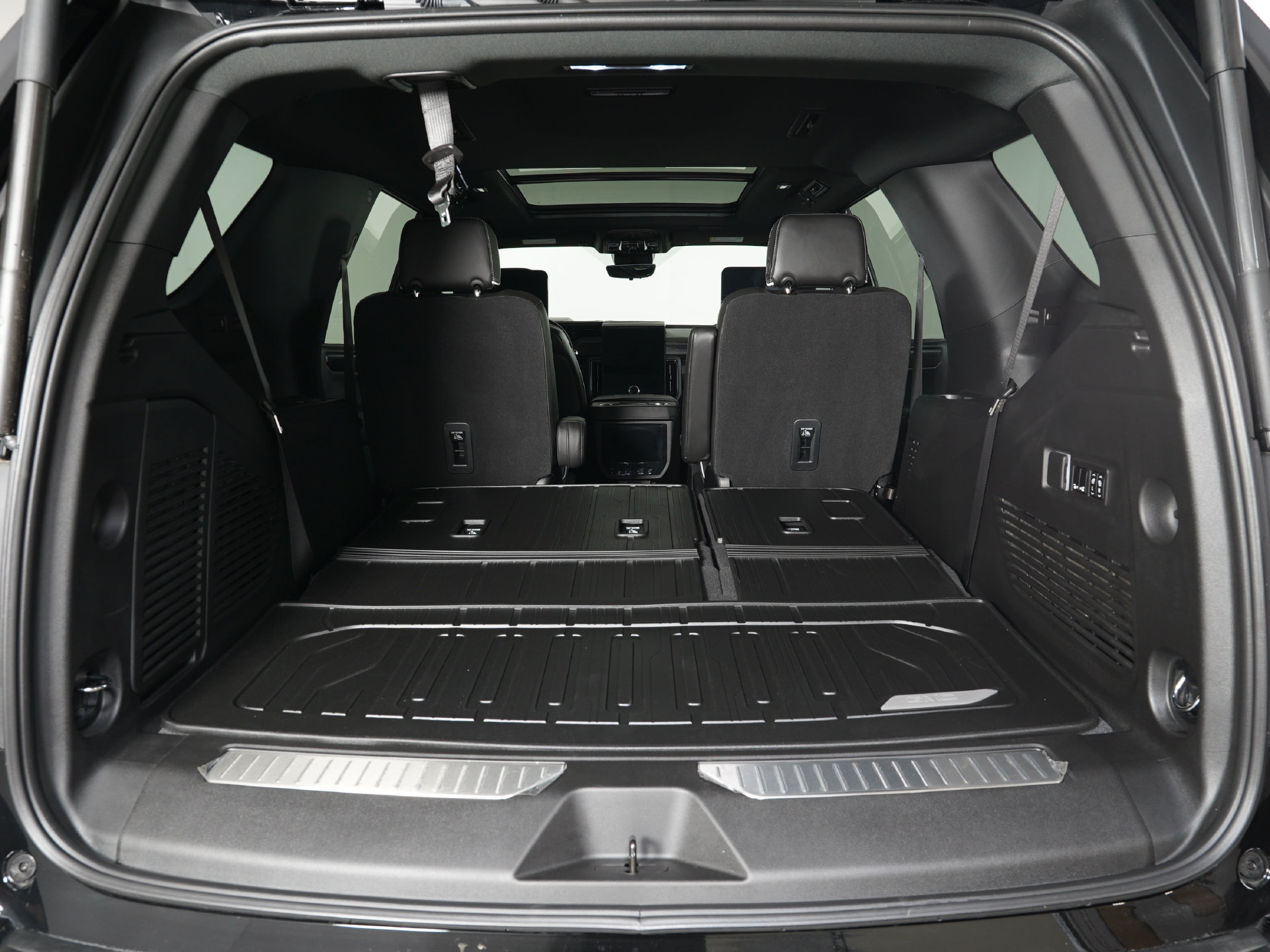 Used 2026 GMC Yukon AT4 Ultimate w/ LPO, Floor Liner Package AWD/4WD image 14