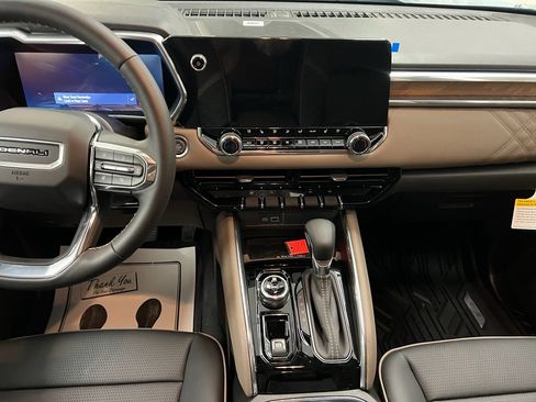 New 2026 GMC Canyon Denali image 8