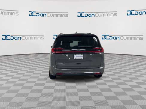 Used 2022 Chrysler Pacifica Touring-L image 7