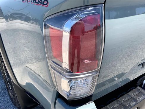 Used 2023 Toyota Tacoma TRD Off-Road w/ Technology Package AWD/4WD image 28