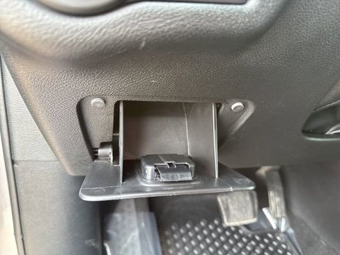 Used 2019 Jeep Cherokee Latitude Plus w/ Cold Weather Group image 23