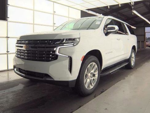 Used 2023 Chevrolet Suburban Premier image 18