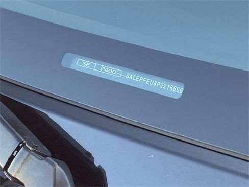 Used 2023 Land Rover Defender 130 SE image 33