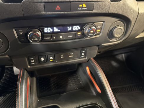 Used 2019 Nissan Frontier SL AWD/4WD image 19
