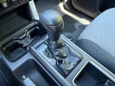 Used 2020 Toyota Tacoma TRD Sport AWD/4WD image 23