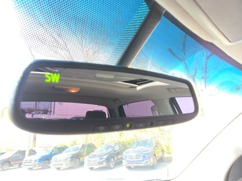 Used 2013 Toyota Tundra 4x4 CrewMax w/ SR5 Pkg image 32