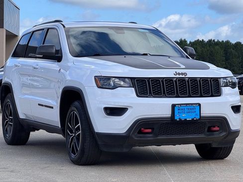 Used 2020 Jeep Grand Cherokee Trailhawk AWD/4WD image 9