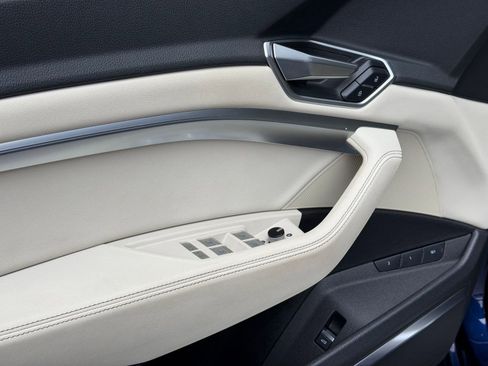 Used 2021 Audi e-tron Premium Plus w/ Premium Plus Package image 13