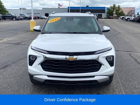 Certified 2025 Chevrolet TrailBlazer LT w/ Driver Confidence Package FWD image 2