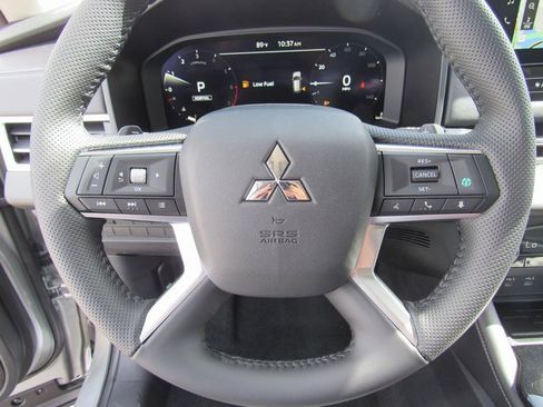 New 2025 Mitsubishi Outlander SE image 24