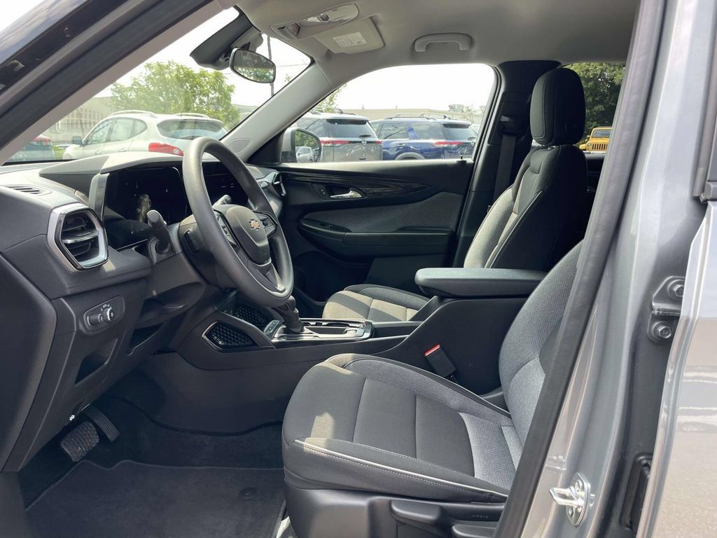 Used 2026 Chevrolet TrailBlazer LT AWD/4WD image 15