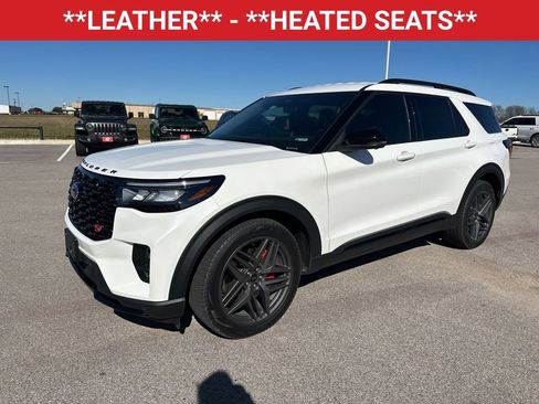 Used 2025 Ford Explorer ST image 3