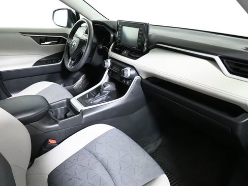 Used 2021 Toyota RAV4 XLE w/ Convenience Package image 27
