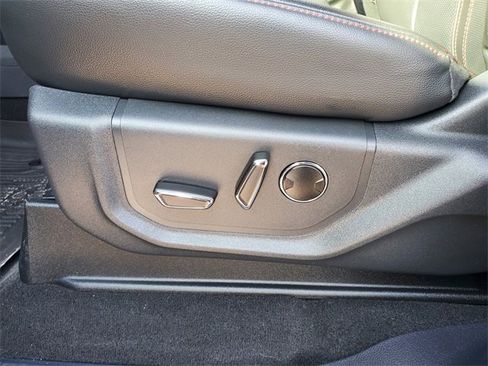 Used 2024 Ford Expedition Limited image 5