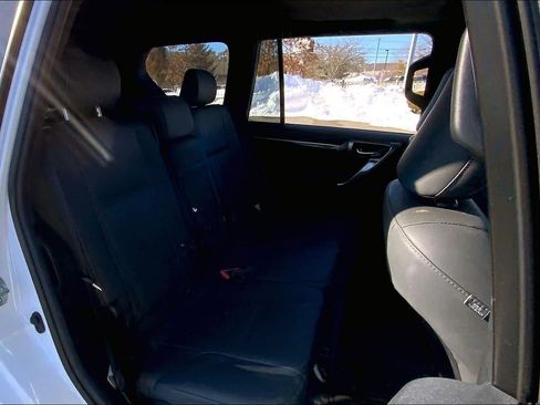 Used 2022 Lexus GX 460 Premium w/ Premium Package image 20