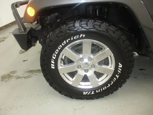 Used 2018 Jeep Wrangler Unlimited Sahara w/ Dual Top Group AWD/4WD image 4
