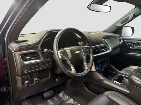 Used 2022 Chevrolet Suburban LT image 9