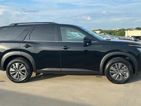 Used 2025 Nissan Pathfinder SV FWD image 13