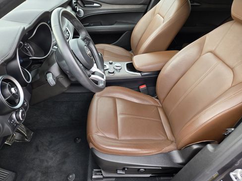 Used 2023 Alfa Romeo Stelvio Ti image 10
