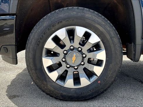 Used 2022 Chevrolet Silverado 2500 Custom w/ Custom Value Package AWD/4WD image 8