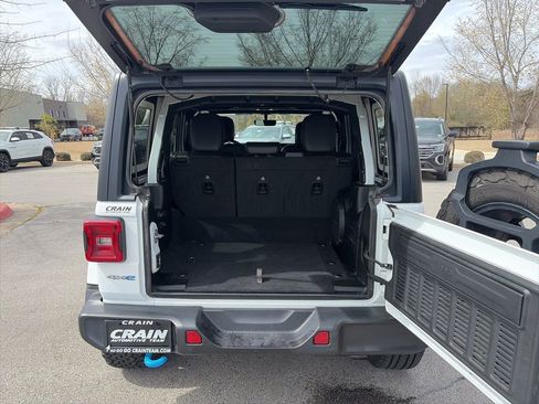 Used 2022 Jeep Wrangler Unlimited Sahara w/ Cold Weather Group AWD/4WD image 6