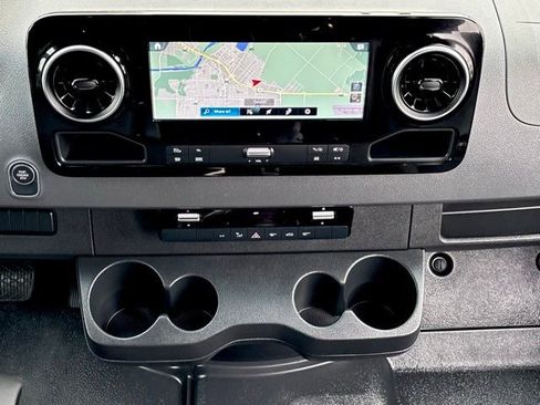 Used 2024 Mercedes-Benz Sprinter 3500 image 31