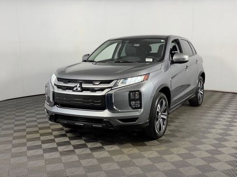 Used 2023 Mitsubishi Outlander Sport SE image 3