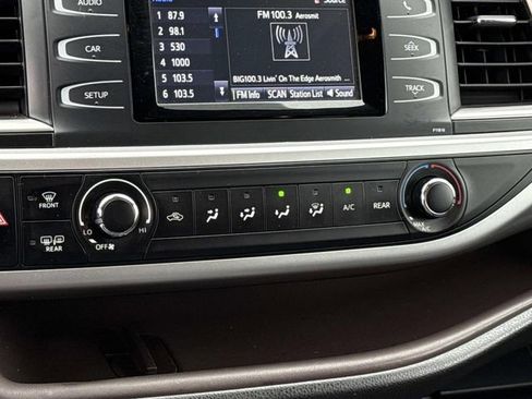 Used 2019 Toyota Highlander LE image 21