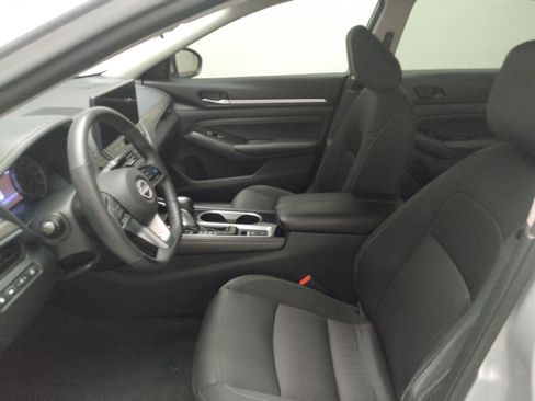 Used 2023 Nissan Altima 2.5 SV w/ SV Premium Package FWD image 17