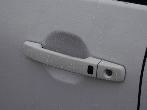 Used 2023 Nissan Frontier SV w/ SV Convenience Package image 4