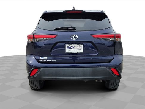 Used 2023 Toyota Highlander LE image 5