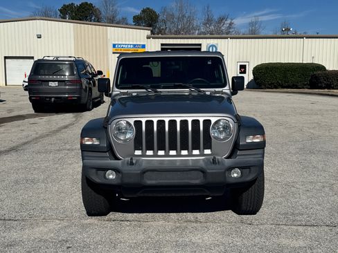 Used 2019 Jeep Wrangler Sport image 2