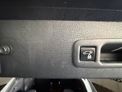 Used 2023 Toyota Sienna XLE Woodland Edition AWD/4WD image 33
