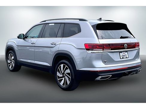 Used 2025 Volkswagen Atlas SE AWD/4WD image 4
