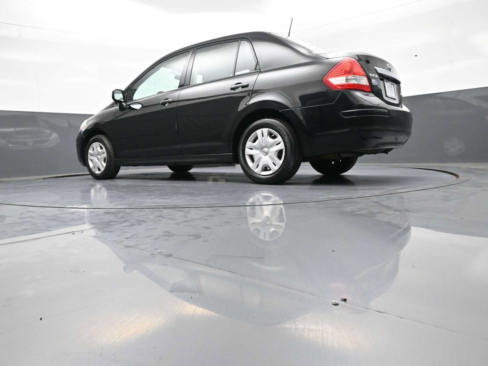 Used 2011 Nissan Versa 1.8 S FWD image 30
