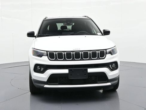 Used 2023 Jeep Compass Limited AWD/4WD image 3