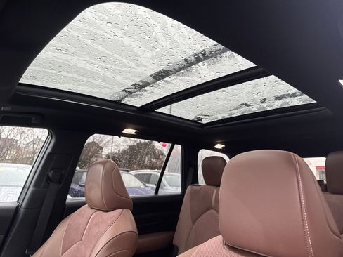 Used 2024 Toyota Grand Highlander AWD Hybrid image 19